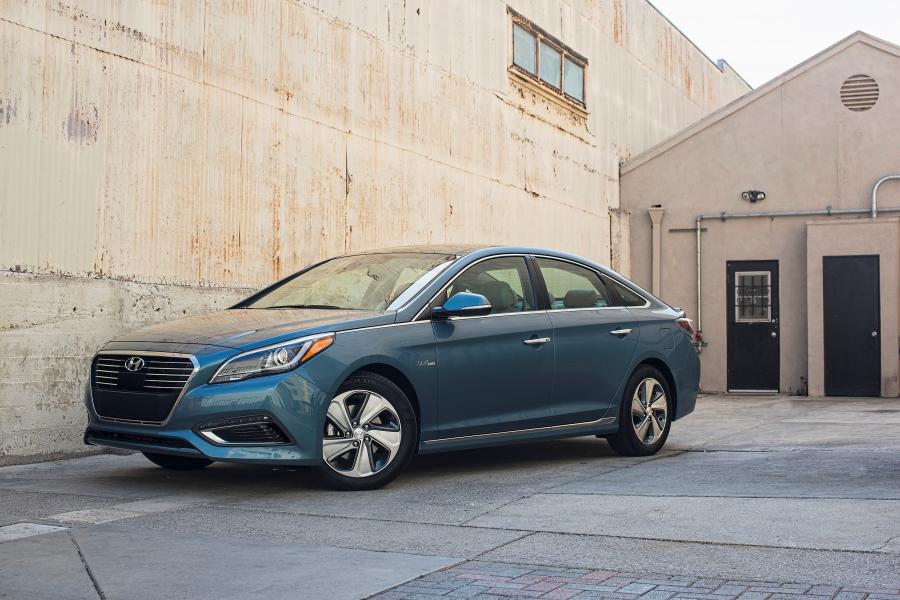  Hyundai Sonata PHEV 2015 года  (фото 23 из 35)